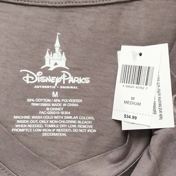 Disney Parks Animal Kingdom Hakuna Matata V-Neck T Shirt Medium New - Picture 9 of 9